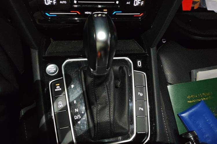 Used Volkswagen FAW-Volkswagen CC 2023 380TSI Striking Edition Gear Lever