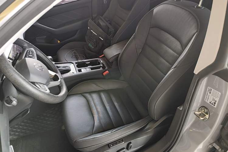 Used Volkswagen FAW-Volkswagen CC 2023 Hunting Vehicle 380TSI Hunter's Heart Edition Left Front Seat