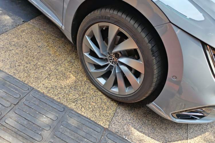 Used Volkswagen FAW-Volkswagen CC 2023 380TSI Striking Edition Right Front Wheel Hub