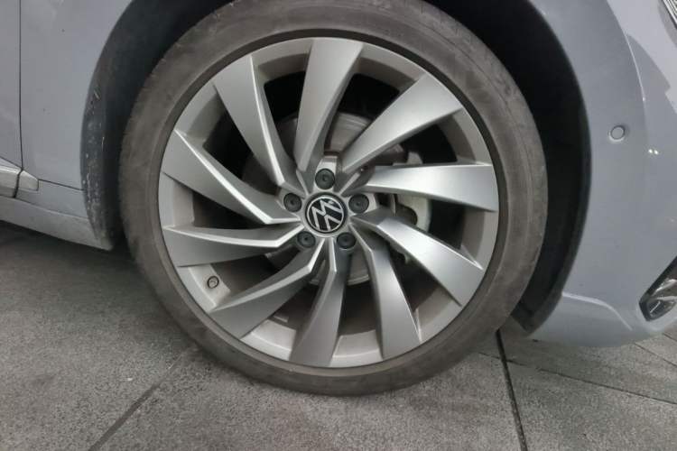Used Volkswagen FAW-Volkswagen CC 2023 380TSI Striking Edition Right Front Wheel Hub