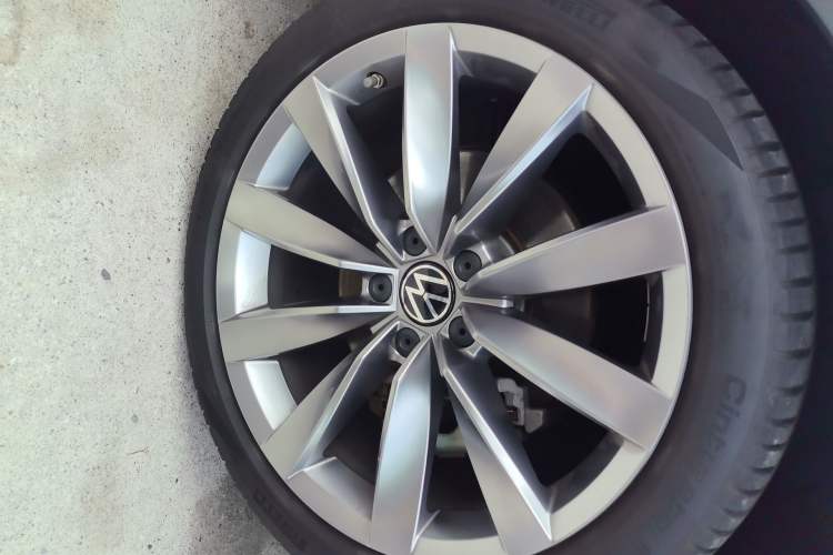 Used Volkswagen FAW-Volkswagen CC 2023 Hunting Vehicle 380TSI Hunter's Heart Edition Right Front Wheel Hub