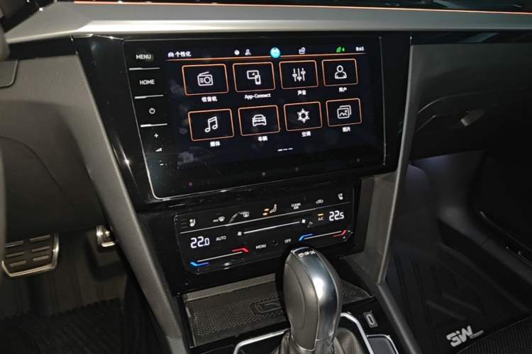 Used Volkswagen FAW-Volkswagen CC 2023 Hunting Vehicle 380TSI Hunter's Heart Edition Audio And AC Panel