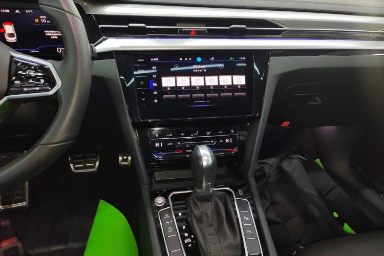 Used Volkswagen FAW-Volkswagen CC 2023 380TSI Striking Edition Audio And AC Panel
