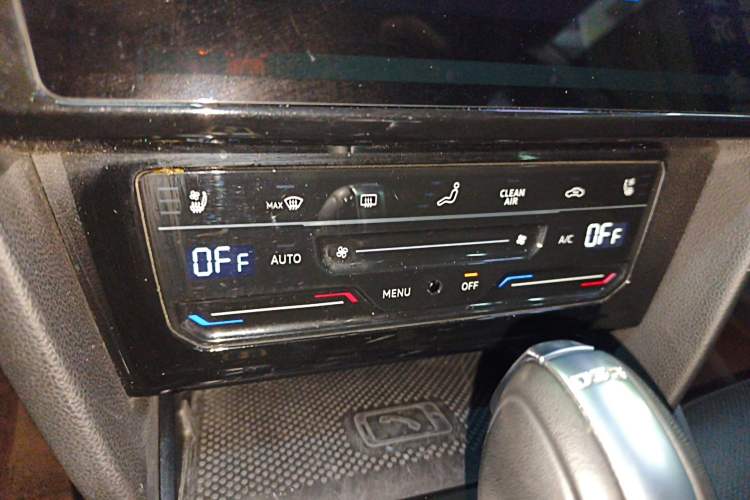 Used Volkswagen FAW-Volkswagen CC 2023 380TSI Striking Edition Audio And AC Panel