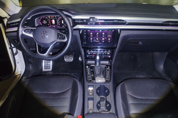 Used Volkswagen FAW-Volkswagen CC 2023 Hunting Vehicle 380TSI Hunter's Heart Edition Center Console