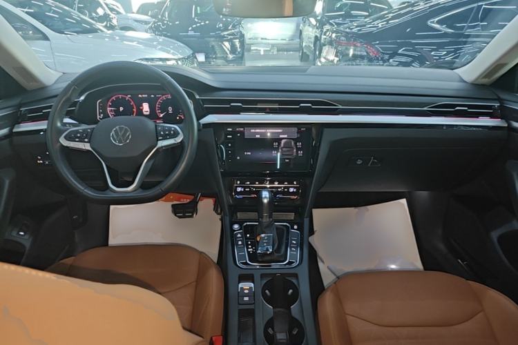 Used Volkswagen FAW-Volkswagen CC 2023 Hunting Vehicle 380TSI Hunter's Heart Edition Center Console