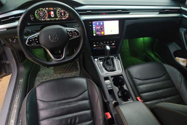 Used Volkswagen FAW-Volkswagen CC 2023 380TSI Striking Edition Center Console