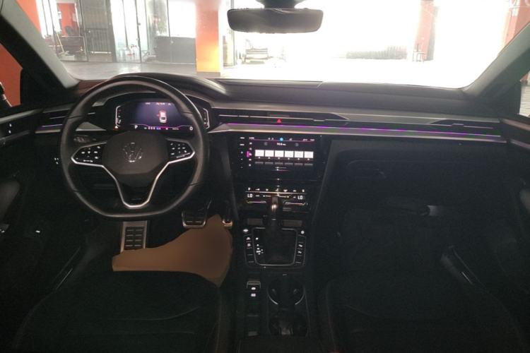 Used Volkswagen FAW-Volkswagen CC 2023 380TSI Striking Edition Center Console