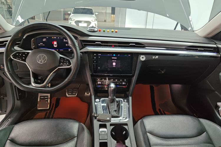 Used Volkswagen FAW-Volkswagen CC 2023 380TSI Striking Edition Center Console