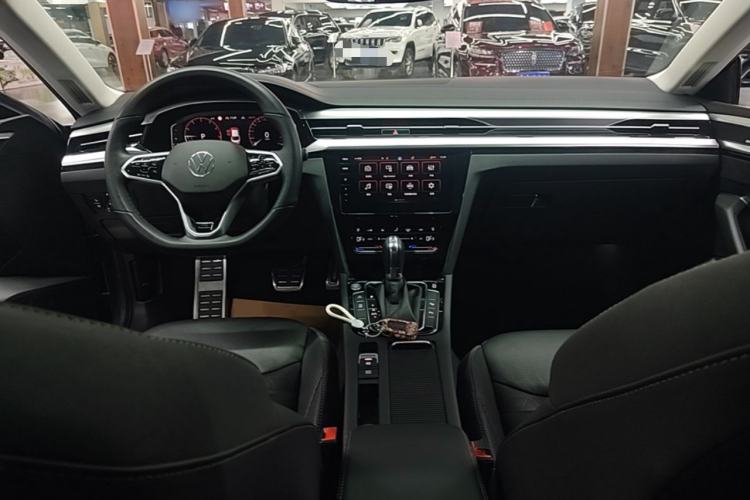 Used Volkswagen FAW-Volkswagen CC 2023 380TSI Striking Edition Center Console