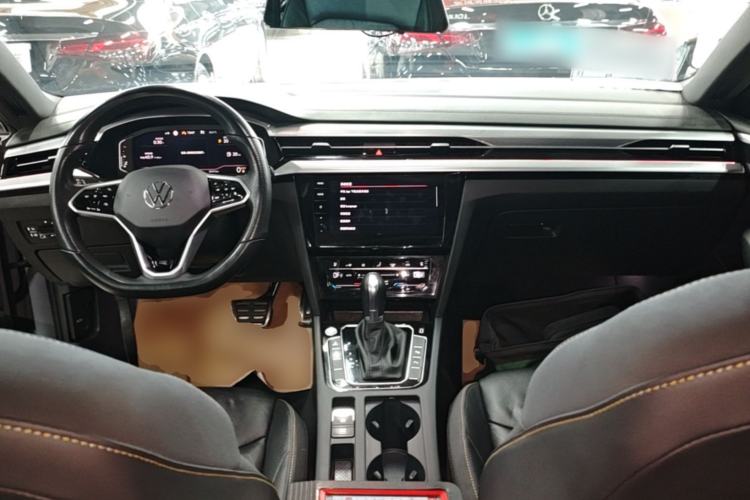 Used Volkswagen FAW-Volkswagen CC 2023 380TSI Striking Edition Center Console