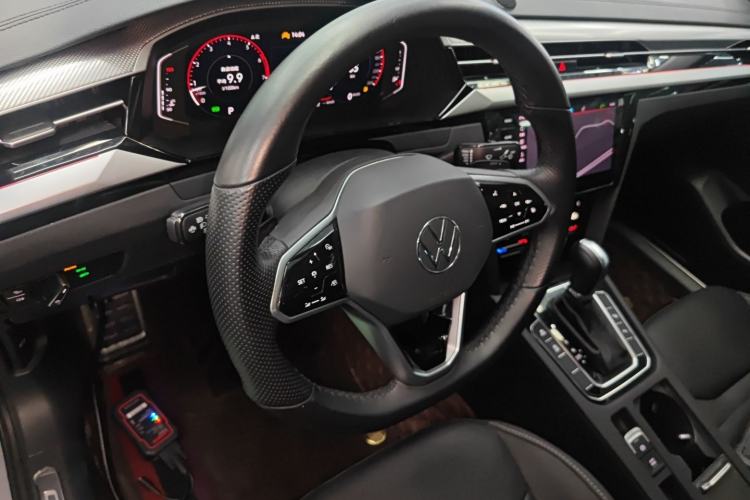 Used Volkswagen FAW-Volkswagen CC 2023 380TSI Striking Edition Center Console