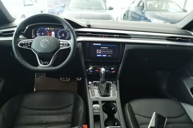 Used Volkswagen FAW-Volkswagen CC 2023 380TSI Striking Edition Center Console