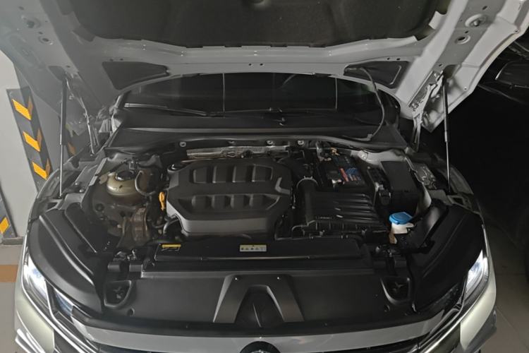 Used Volkswagen FAW-Volkswagen CC 2023 Hunting Vehicle 380TSI Hunter's Heart Edition Engine Bay
