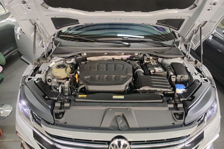 Used Volkswagen FAW-Volkswagen CC 2023 Hunting Vehicle 380TSI Hunter's Heart Edition Engine Bay