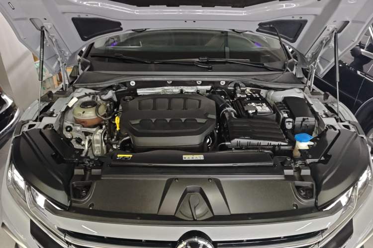 Used Volkswagen FAW-Volkswagen CC 2023 Hunting Vehicle 380TSI Hunter's Heart Edition Engine Bay