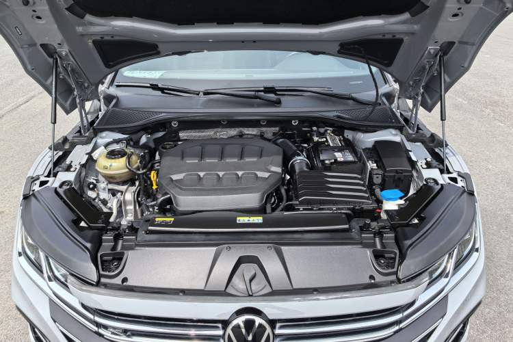 Used Volkswagen FAW-Volkswagen CC 2023 380TSI Striking Edition Engine Bay