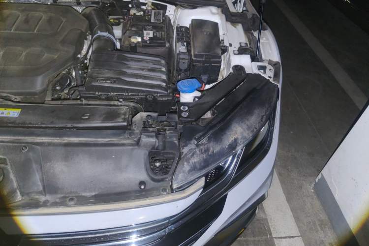 Used Volkswagen FAW-Volkswagen CC 2023 Hunting Vehicle 380TSI Hunter's Heart Edition Engine Bay Left