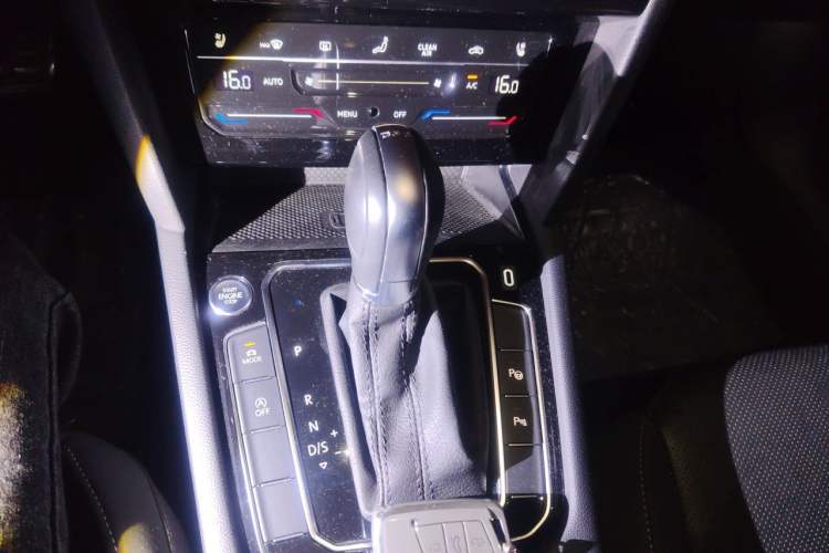 Used Volkswagen FAW-Volkswagen CC 2023 Hunting Vehicle 380TSI Hunter's Heart Edition Gear Lever