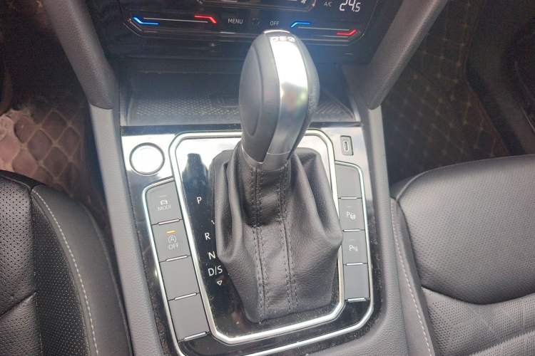Used Volkswagen FAW-Volkswagen CC 2023 Hunting Vehicle 380TSI Hunter's Heart Edition Gear Lever