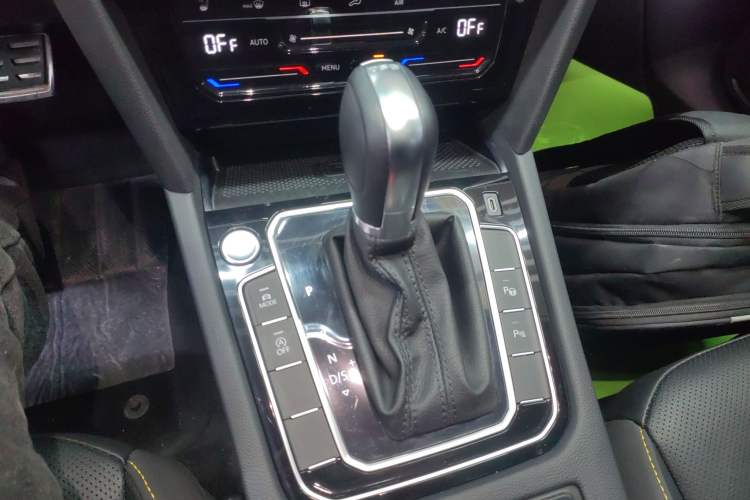 Used Volkswagen FAW-Volkswagen CC 2023 380TSI Striking Edition Gear Lever