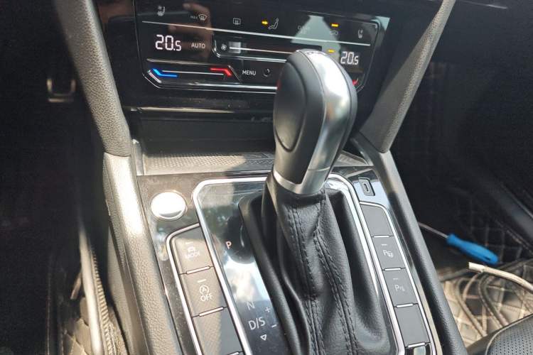 Used Volkswagen FAW-Volkswagen CC 2023 380TSI Striking Edition Gear Lever