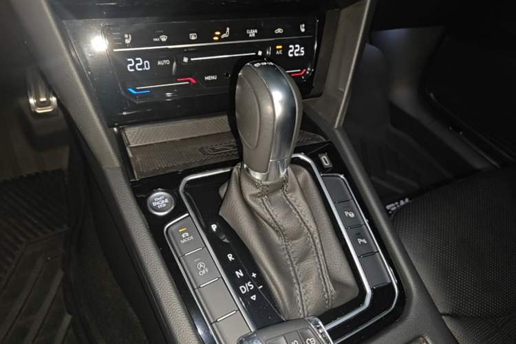 Used Volkswagen FAW-Volkswagen CC 2023 Hunting Vehicle 380TSI Hunter's Heart Edition Gear Lever