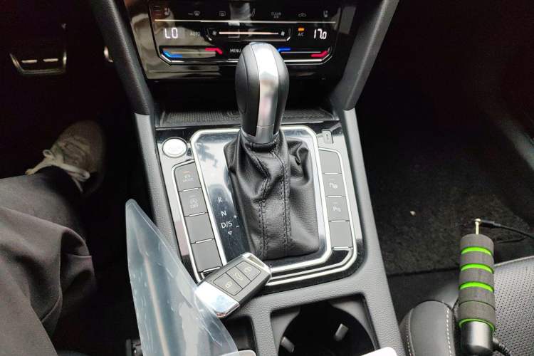 Used Volkswagen FAW-Volkswagen CC 2023 Hunting Vehicle 380TSI Hunter's Heart Edition Gear Lever