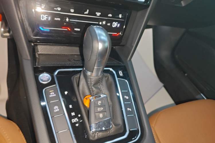 Used Volkswagen FAW-Volkswagen CC 2023 Hunting Vehicle 380TSI Hunter's Heart Edition Gear Lever