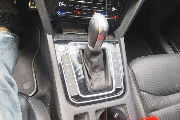 Used Volkswagen FAW-Volkswagen CC 2023 Hunting Vehicle 380TSI Hunter's Heart Edition Gear Lever