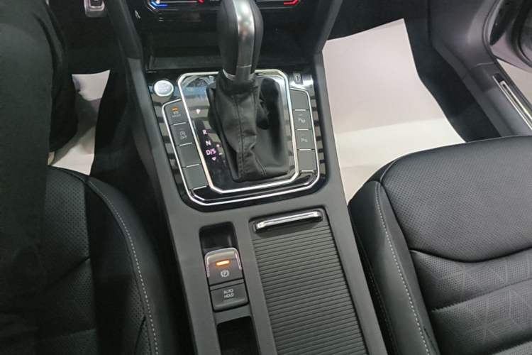Used Volkswagen FAW-Volkswagen CC 2023 Hunting Vehicle 380TSI Hunter's Heart Edition Gear Lever