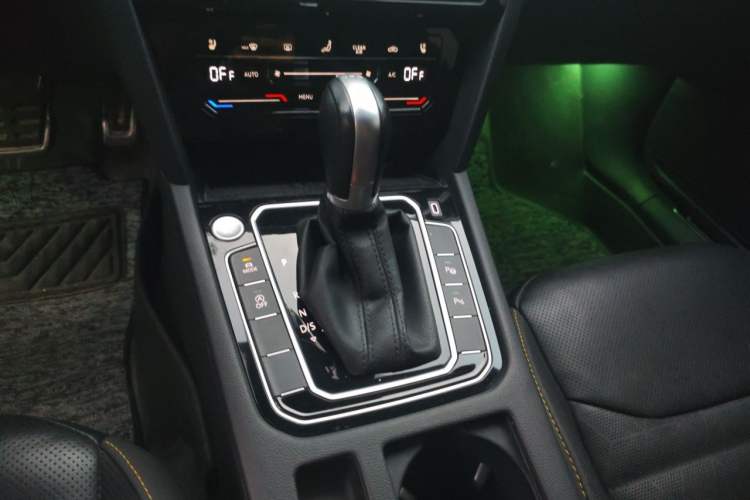 Used Volkswagen FAW-Volkswagen CC 2023 380TSI Striking Edition Gear Lever