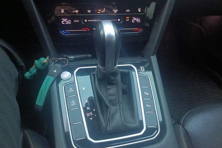 Used Volkswagen FAW-Volkswagen CC 2023 380TSI Striking Edition Gear Lever