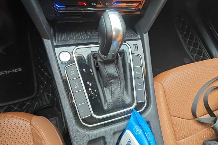 Used Volkswagen FAW-Volkswagen CC 2023 Hunting Vehicle 380TSI Hunter's Heart Edition Gear Lever