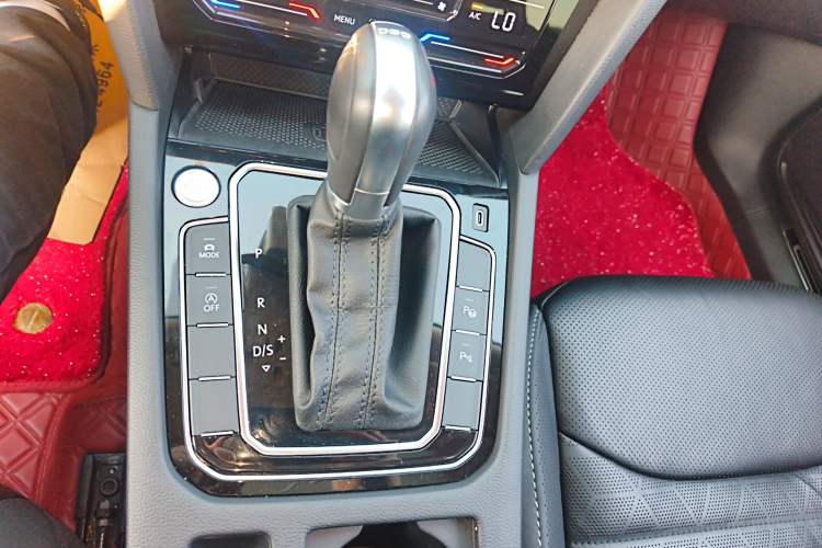 Used Volkswagen FAW-Volkswagen CC 2023 Hunting Vehicle 380TSI Hunter's Heart Edition Gear Lever