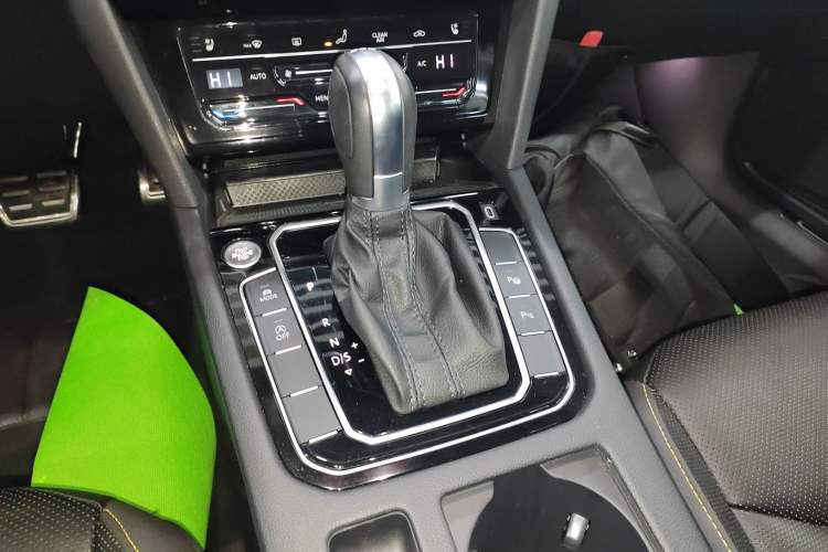 Used Volkswagen FAW-Volkswagen CC 2023 380TSI Striking Edition Gear Lever