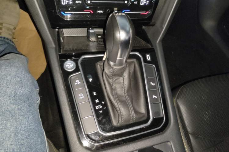 Used Volkswagen FAW-Volkswagen CC 2023 380TSI Striking Edition Gear Lever