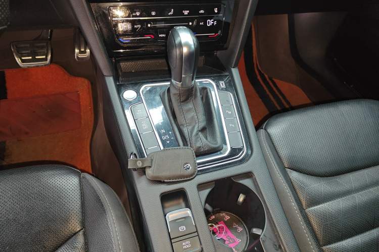 Used Volkswagen FAW-Volkswagen CC 2023 380TSI Striking Edition Gear Lever