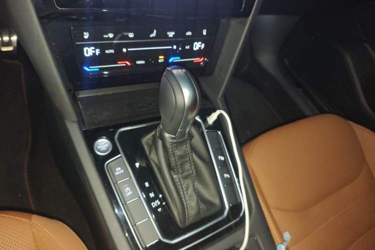 Used Volkswagen FAW-Volkswagen CC 2023 Hunting Vehicle 380TSI Hunter's Heart Edition Gear Lever