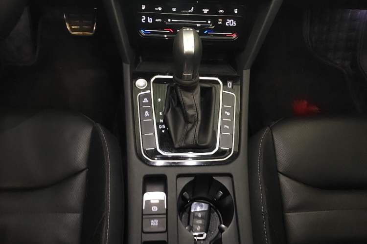 Used Volkswagen FAW-Volkswagen CC 2023 Hunting Vehicle 380TSI Hunter's Heart Edition Gear Lever