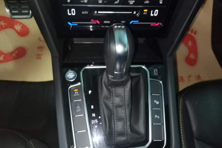 Used Volkswagen FAW-Volkswagen CC 2023 380TSI Striking Edition Gear Lever