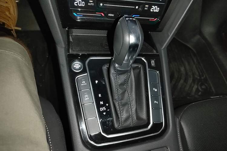 Used Volkswagen FAW-Volkswagen CC 2023 Hunting Vehicle 380TSI Hunter's Heart Edition Gear Lever