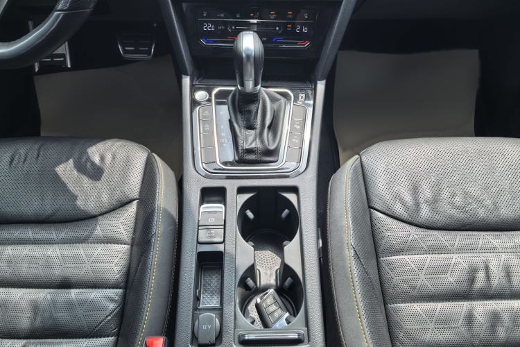 Used Volkswagen FAW-Volkswagen CC 2023 380TSI Striking Edition Gear Lever