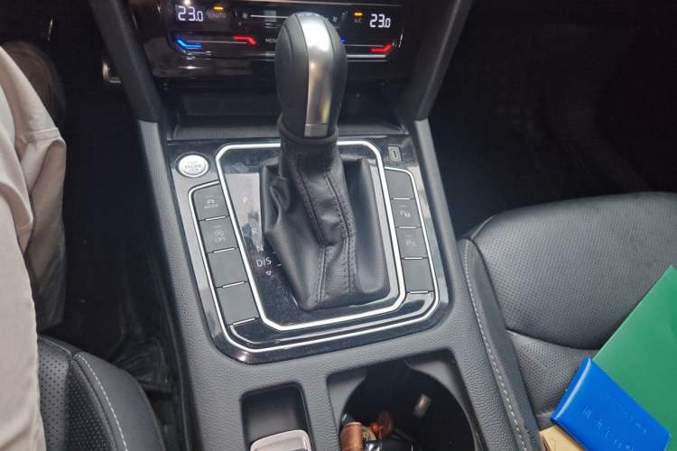 Used Volkswagen FAW-Volkswagen CC 2023 Hunting Vehicle 380TSI Hunter's Heart Edition Gear Lever