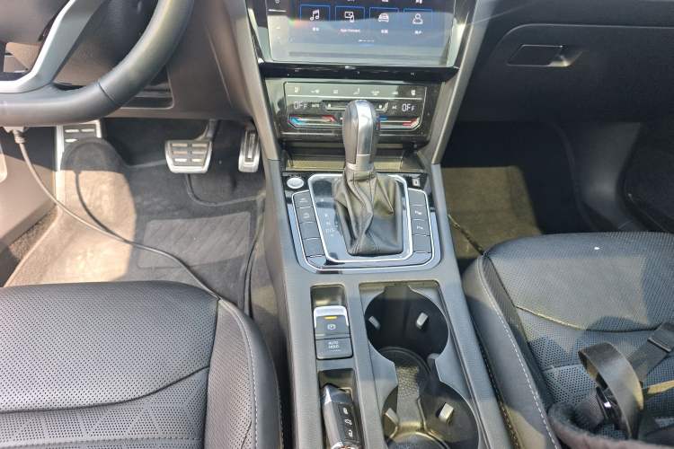 Used Volkswagen FAW-Volkswagen CC 2023 Hunting Vehicle 380TSI Hunter's Heart Edition Gear Lever
