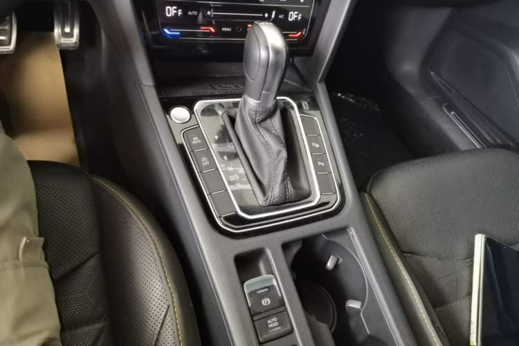 Used Volkswagen FAW-Volkswagen CC 2023 380TSI Striking Edition Gear Lever