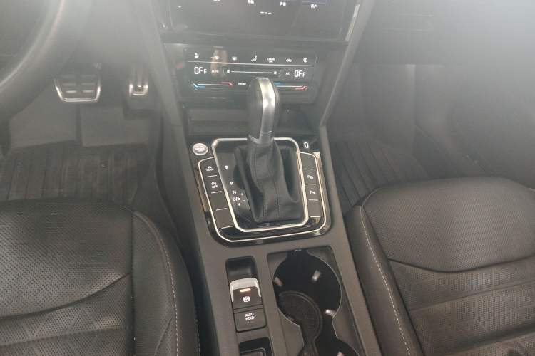 Used Volkswagen FAW-Volkswagen CC 2023 Hunting Vehicle 380TSI Hunter's Heart Edition Gear Lever