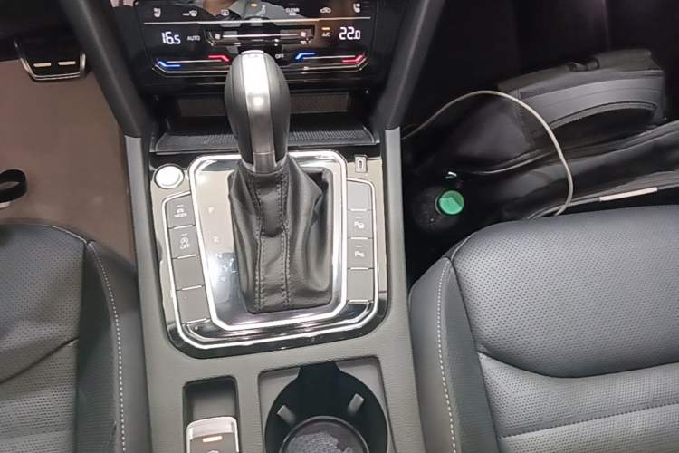 Used Volkswagen FAW-Volkswagen CC 2023 Hunting Vehicle 380TSI Hunter's Heart Edition Gear Lever