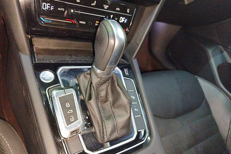 Used Volkswagen FAW-Volkswagen CC 2023 380TSI Striking Edition Gear Lever
