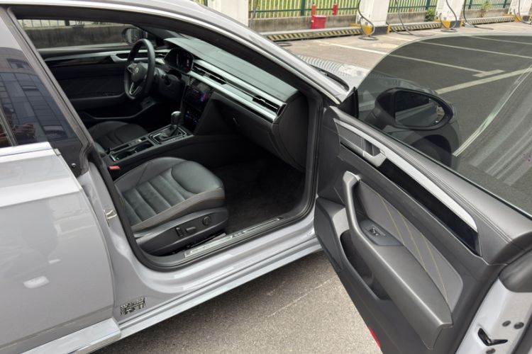 Used Volkswagen FAW-Volkswagen CC 2023 380TSI Striking Edition Interior 2